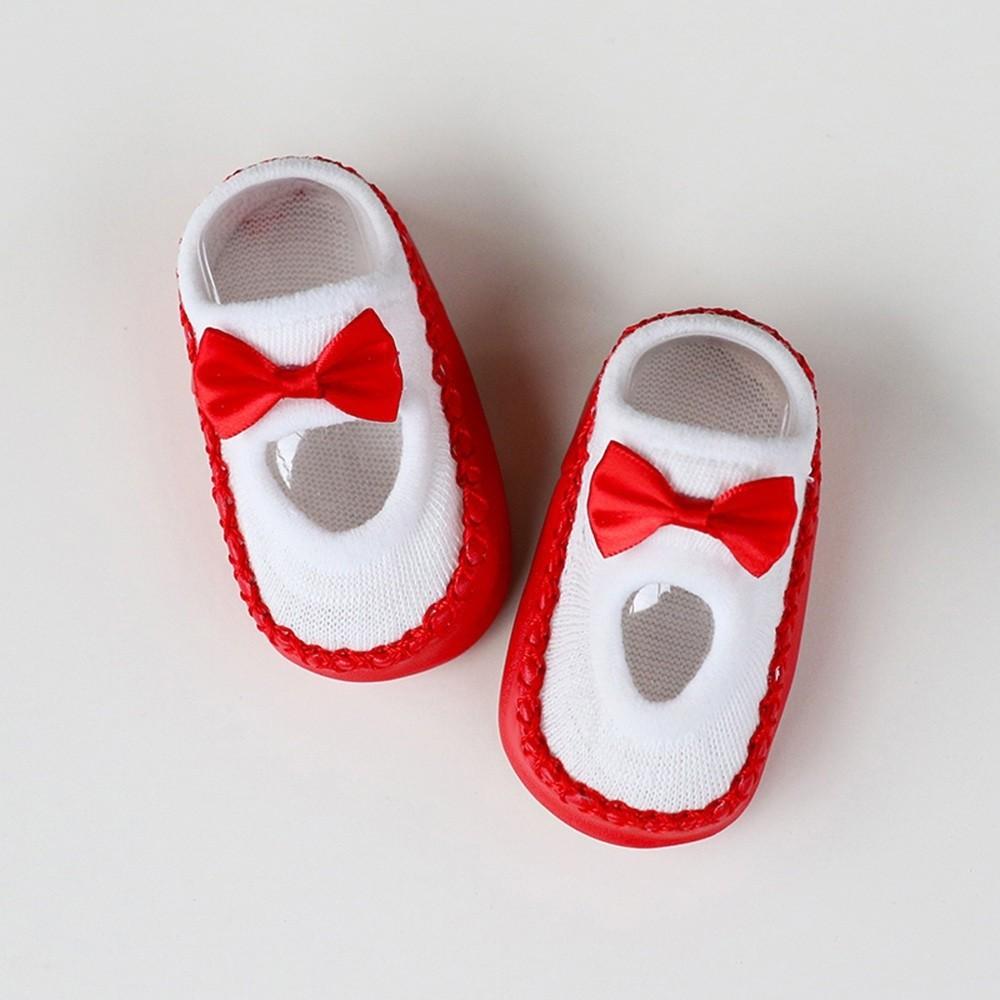 Unisex Red Festive Pre-Walker Shoes (Category: Babies & Kids Fashion) located in Manila. Submitted by jamchez (Listing ID 249915733, Image 1). Description: USED ONCE ONLY (DURING BABY'S CHRISTENING)!!! BABY JUST SEATED THE WHILE TIME, HE COULDN'T WALK YET Features: *Soft cotton fabric makes baby feel comfortable *Perfect for daily wear and easy to wear/ remove *Perfect for patries and other special occasions *Gender: Unisex *Size: Small (13 cm) *