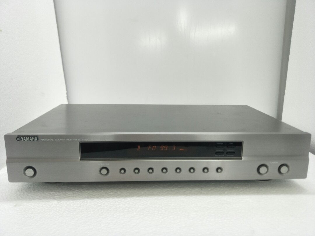 Yamaha TX-497 Natural Sound AM/FM Digital Stereo Tuner, Audio