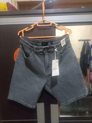 celana pendek pull&bear