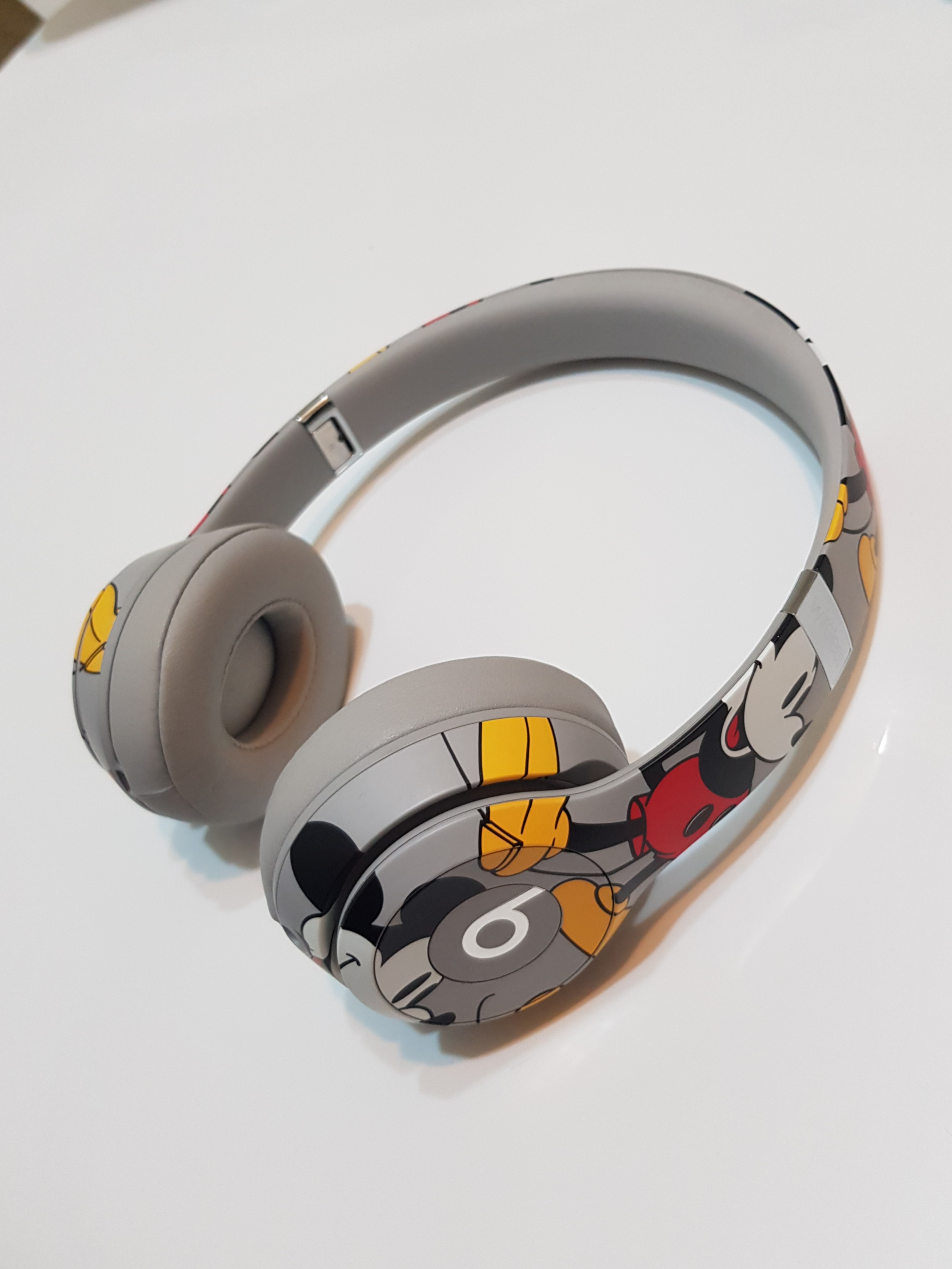 二手beats Solo3 Wireless 頭戴式無線耳機(米奇90 周年紀念版), 耳機