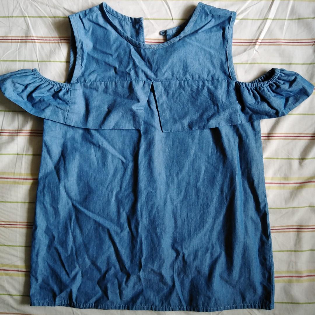 blue "bakuna" blouse (Category: Blouses) located in Las Pinas. Submitted by faedizon (Listing ID 250060092, Image 1). Description: -hardly used RFS: "They no longer spark joy." Please manage your expectations. Most of my items are pre-loved. Not all items are in pristine condition. They may be used but never abused. Color may vary due to lighting. Please be guided by the name of the item. All items are authentic unless stated. No other photos ava