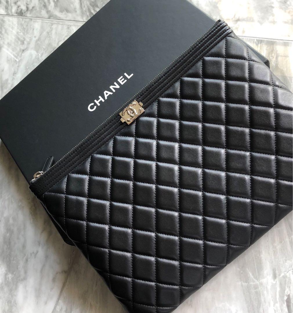 Boy chanel clutch sales