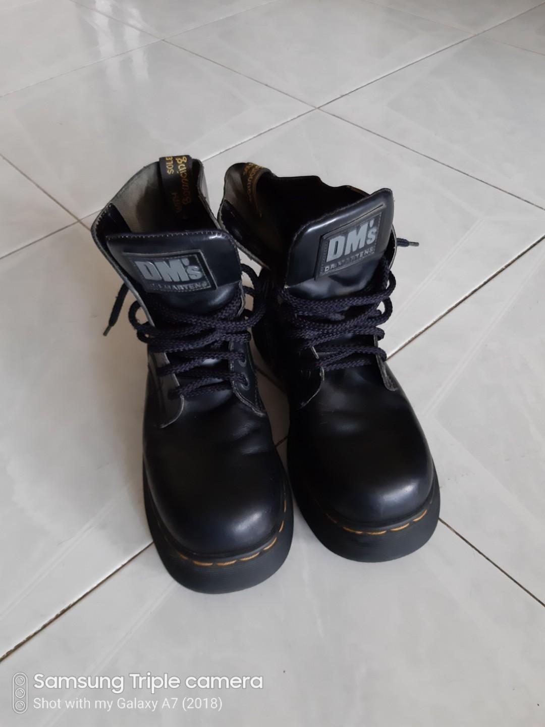 dr martens black boots size 6
