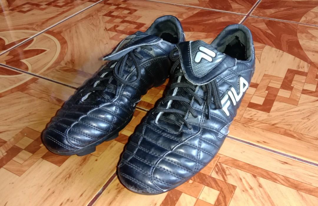 Afledning Tag fat ingen forbindelse ⚽ FILA football (soccer) shoes BLACK [US size 9], Sports Equipment, Sports  & Games, Racket and Ball Sports on Carousell