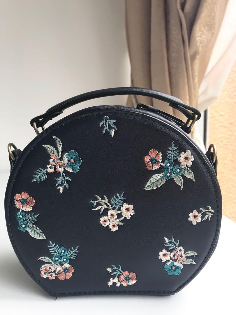 accessorize round bag