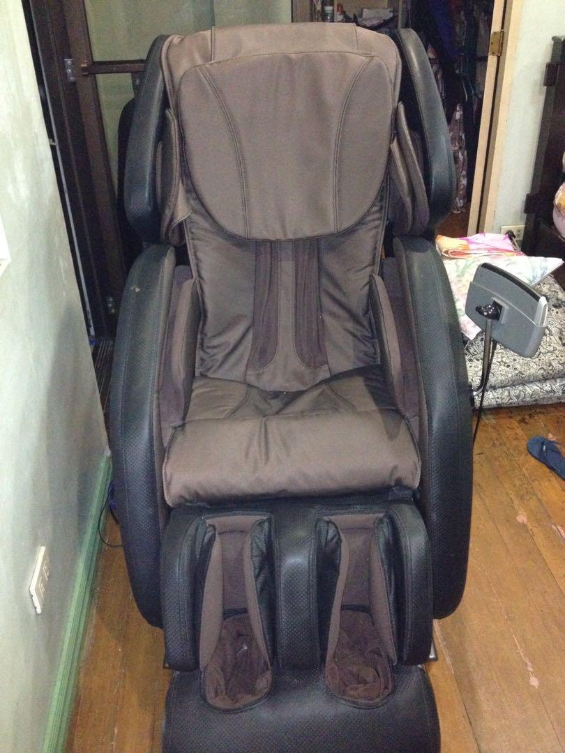 HIRO massage chair, Furniture & Home Living, Furniture, Sofas on Carousell