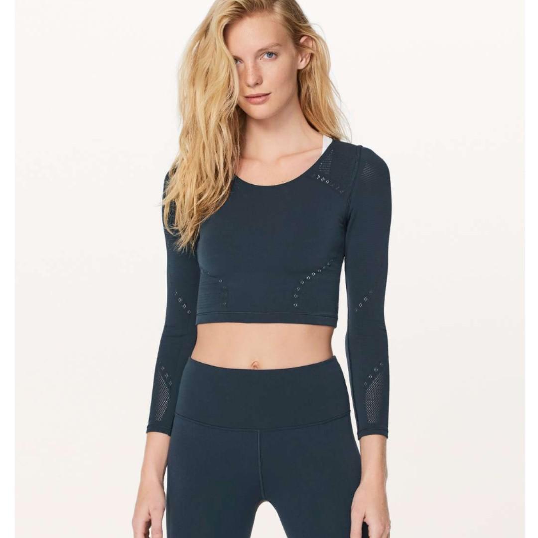 long sleeve crop athletic top