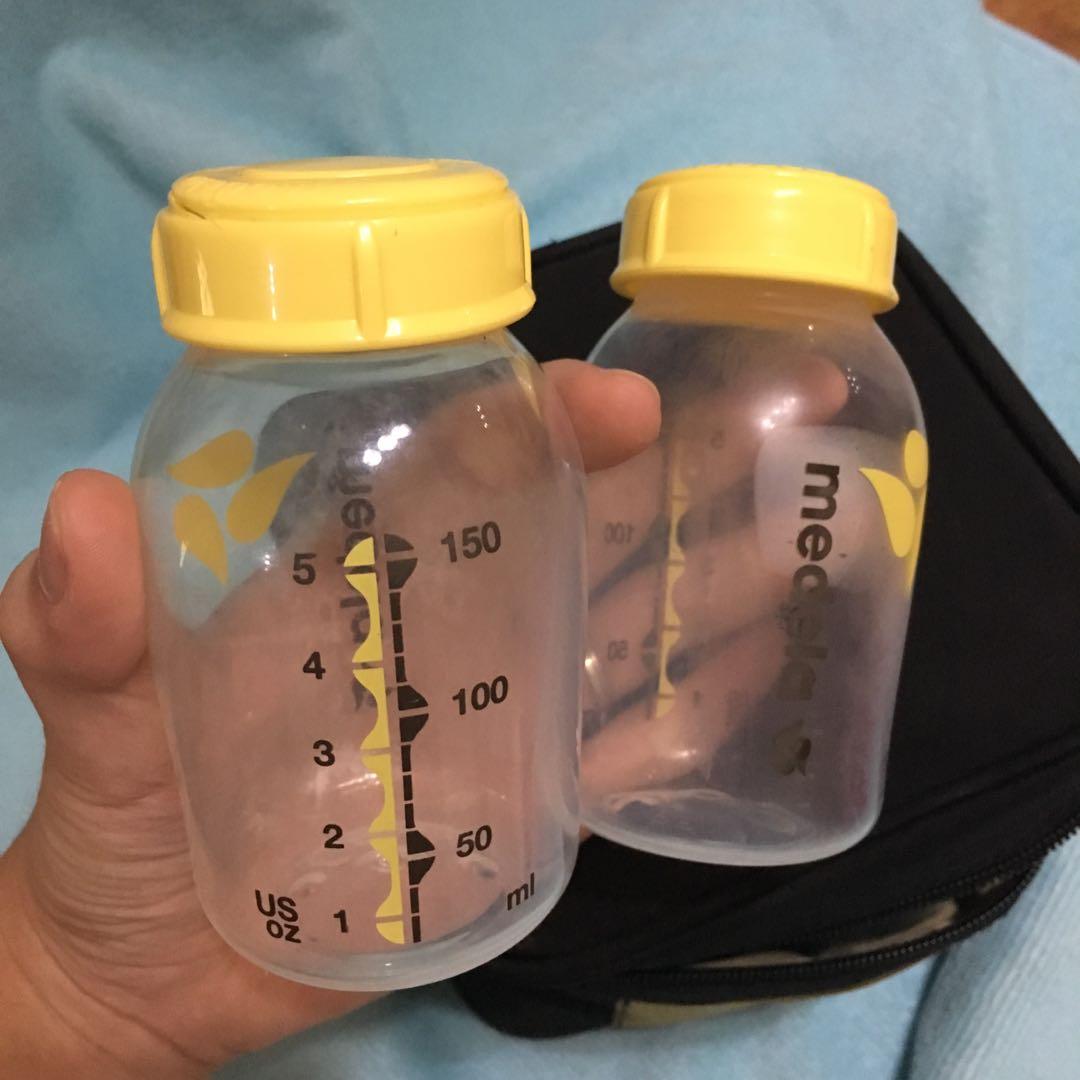 Medela breastfeeding kit (Category: Breastfeeding & Bottle Feeding) located in Muntinlupa City. Submitted by phrque (Listing ID 250138931, Image 3). Description: 4 bottles, ice pack and small bag. 1 bottle - used 3 bottles - unused .