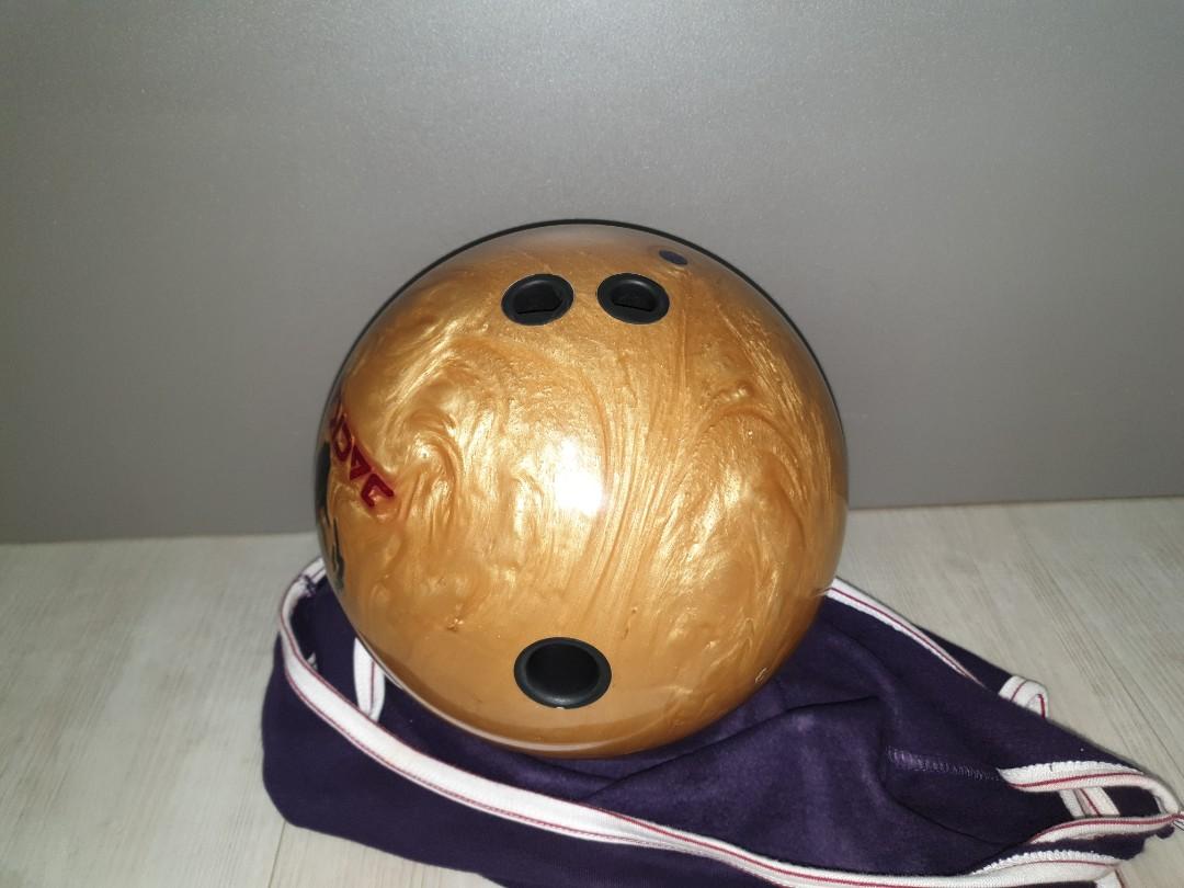 Rarely used Motiv golden jackal 15lbs bowling ball, Sports Equipment