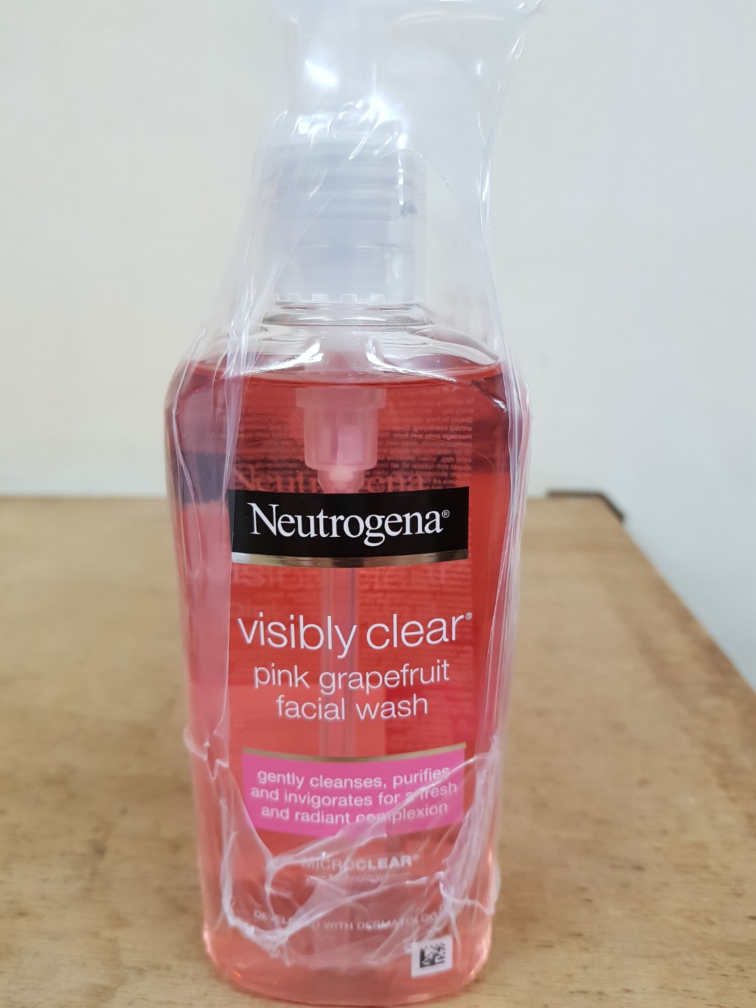 neutrogena visibly clear cleansing lotion