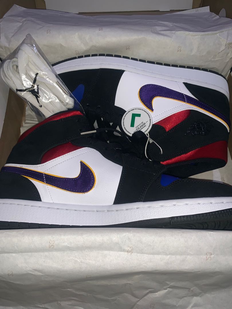 Nike Air Jordan 1, Fesyen Pria, Sepatu , Sneakers di Carousell