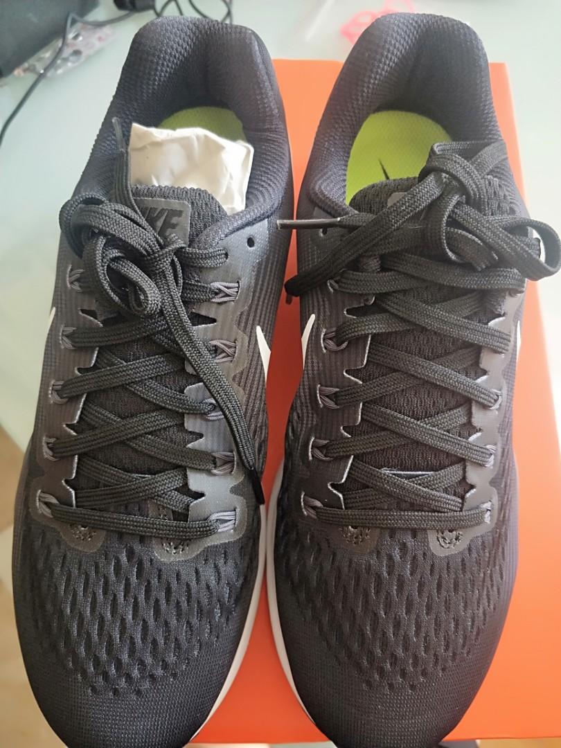 black colour nike shoes