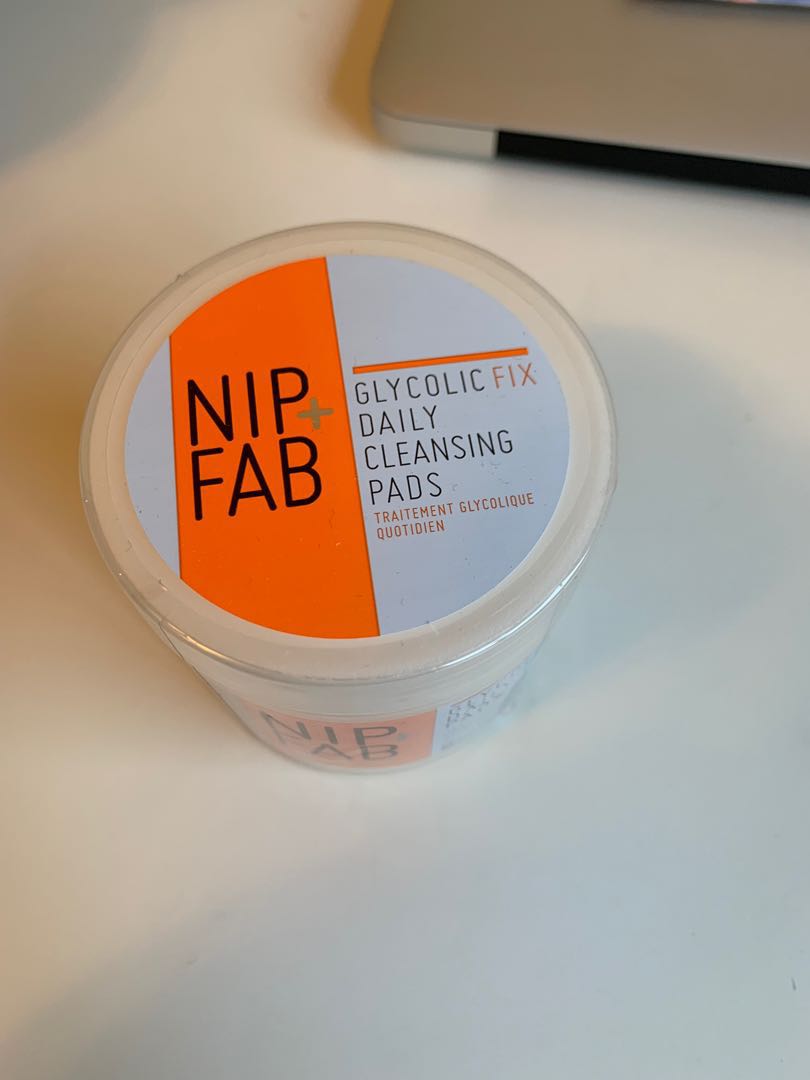 glycolic cleansing pads