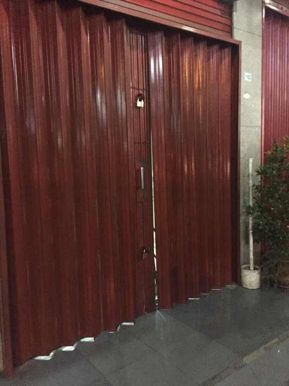 Grill Pintu Dalam Bahasa Melayu