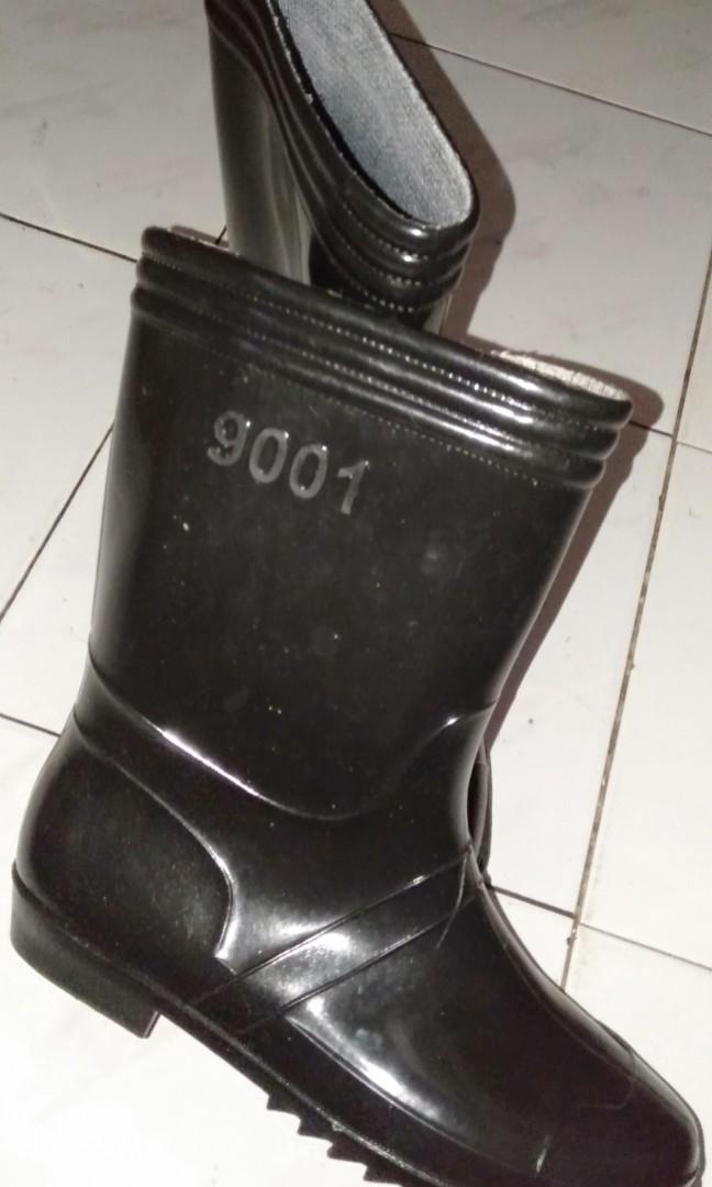 Sepatu Kebun Karet
