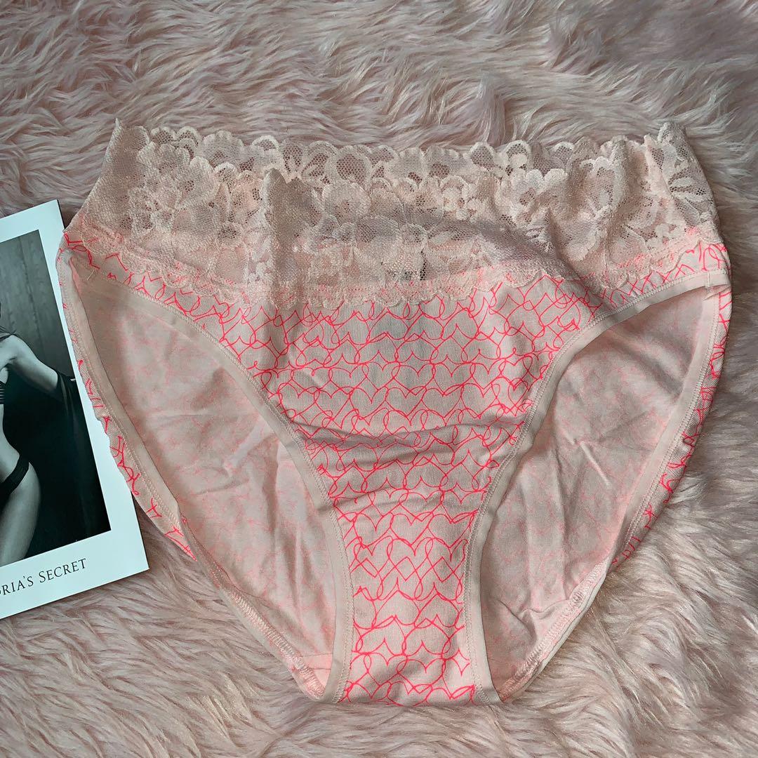 Victoria's Secret front snap lace bra, Women's Fashion, New Undergarments &  Loungewear on Carousell