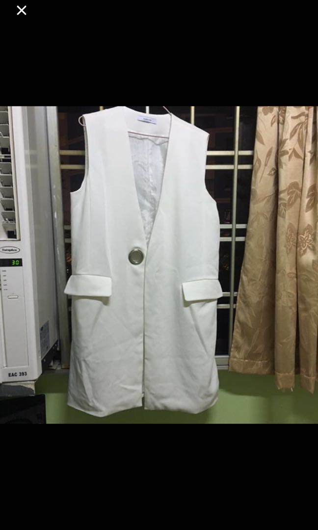 White Vest, Women's Fashion, Tops, Other Tops on Carousell