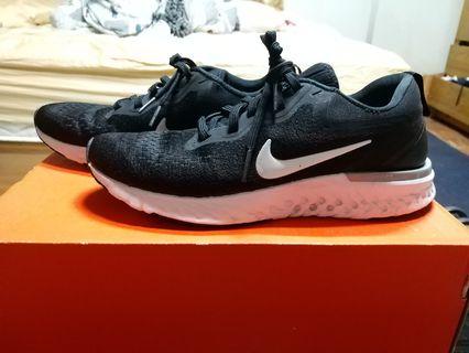 女生二手NIKE ODYSSEY REACT BLACK WHITE 黑白 慢跑鞋 白邊白勾 保證正品公司貨A09820001