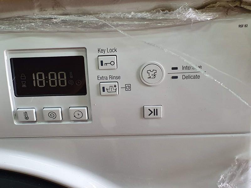 Ariston 8kg Front Load Washing Machine RSF 82, TV & Home Appliances