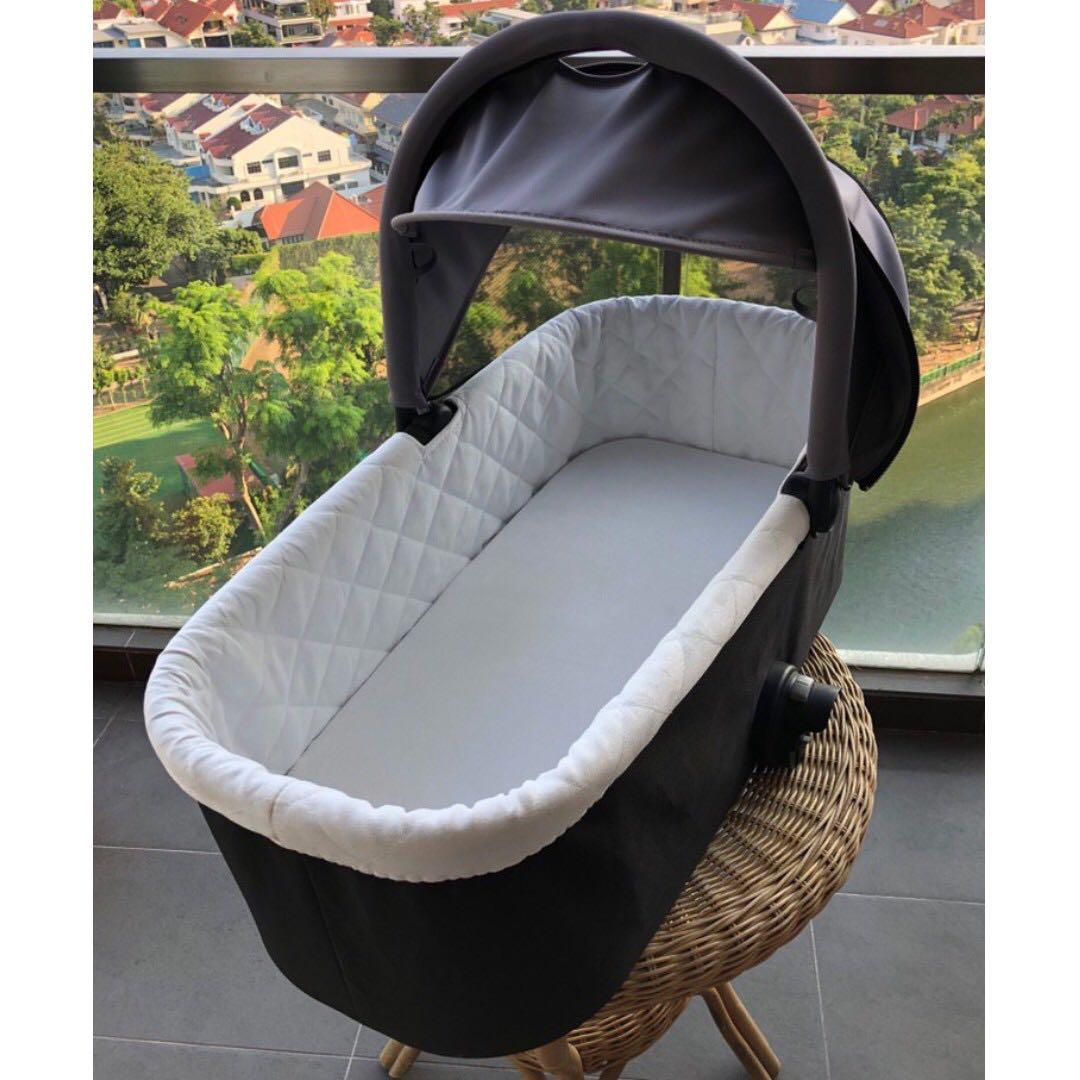 baby jogger deluxe pram bassinet