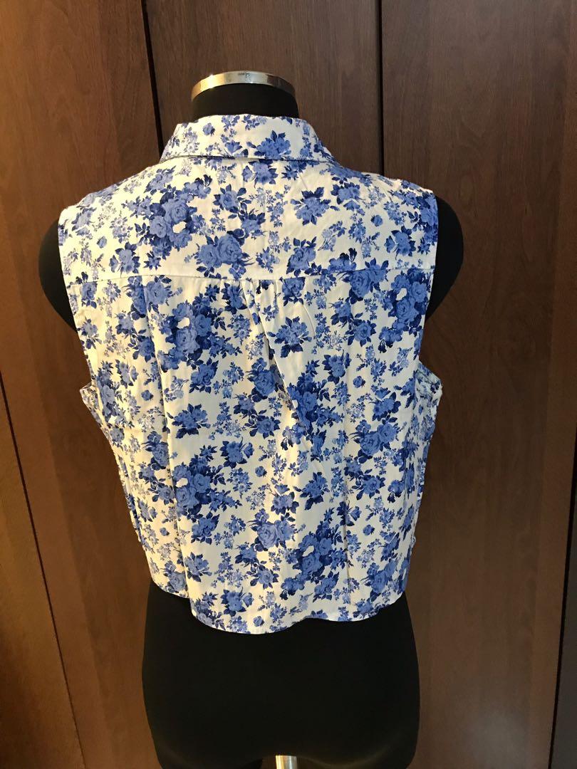 Beach Top (Category: Sleeveless) located in Puchong. Submitted by naijoann (Listing ID 250350140, Image 2). Description: .