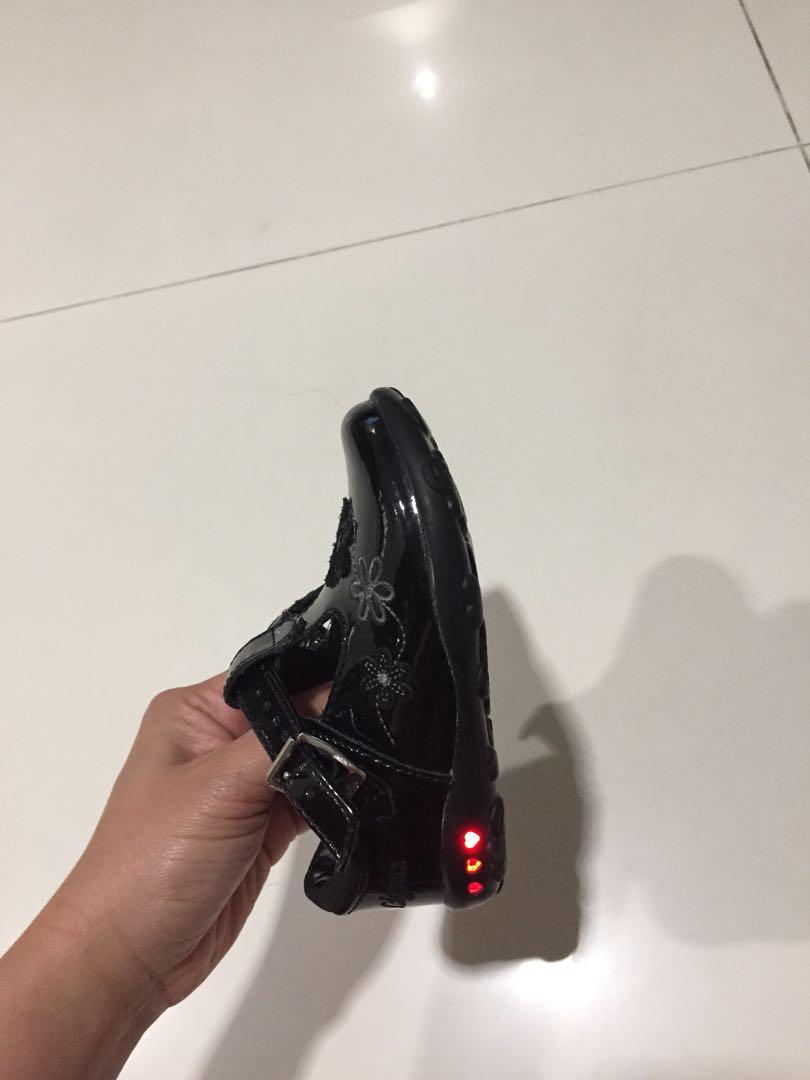 Clarks baby girls black shoes with lights size 4G