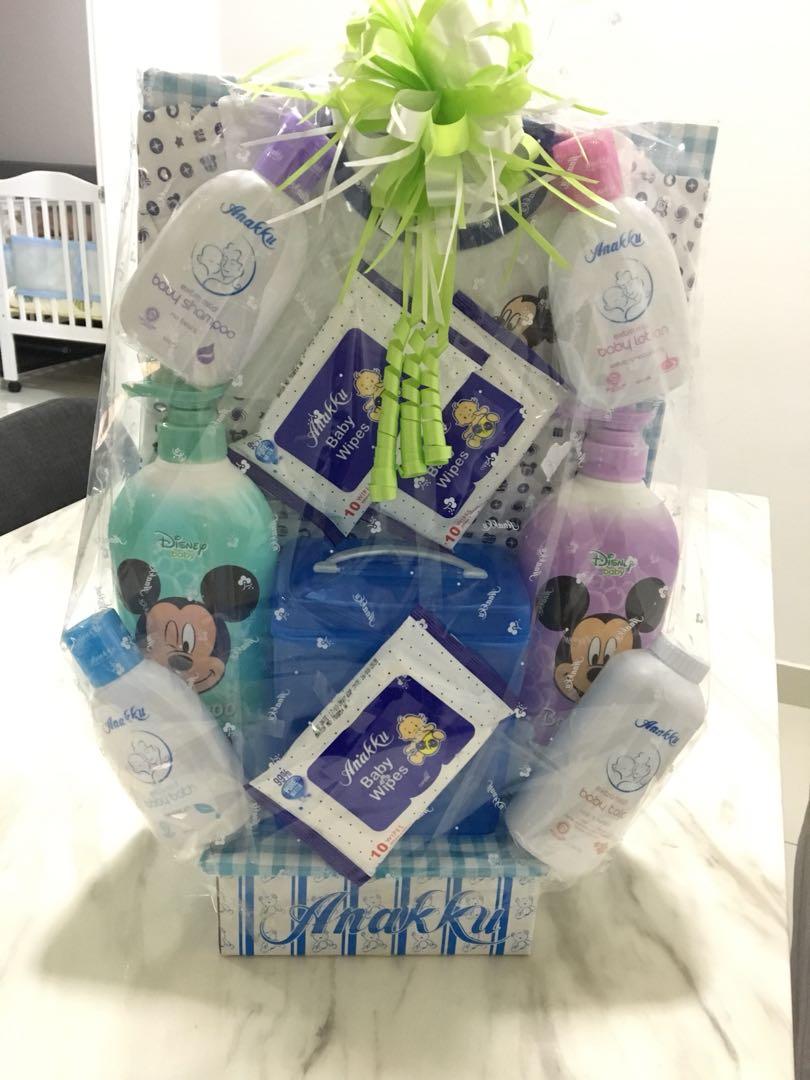 New born outlet baby hamper