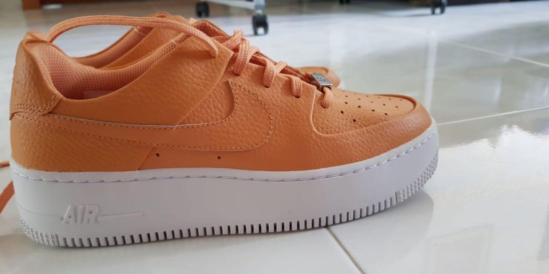 Nike Air Force 1 Sage Low in Copper 