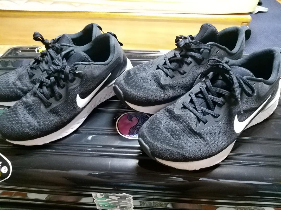 odyssey react black white
