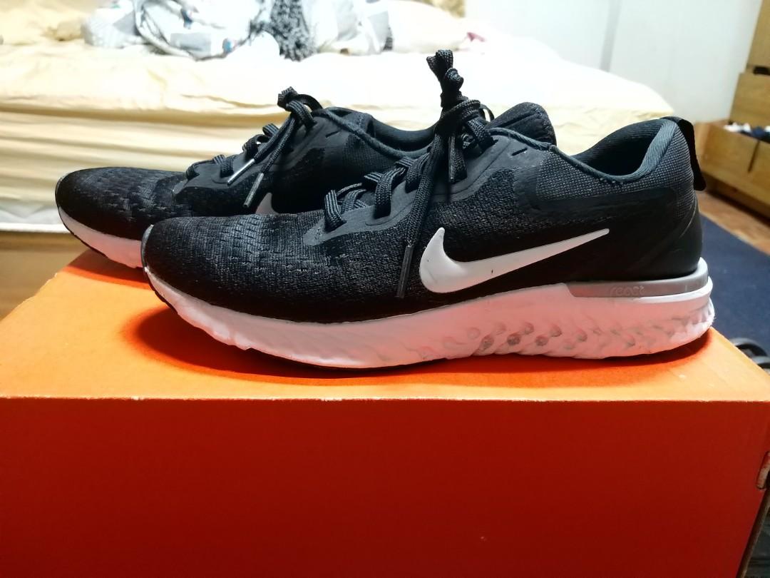 odyssey react black white