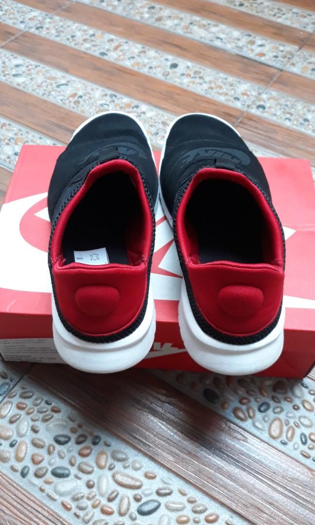 nike men slip on sneakers
