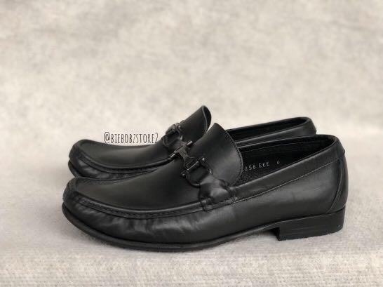 SEPATU SALVATORE FERRAGAMO GANCINI LOAFER FORMAL AUTHENTIC Fesyen