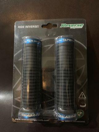 Reverse tapper handle grip