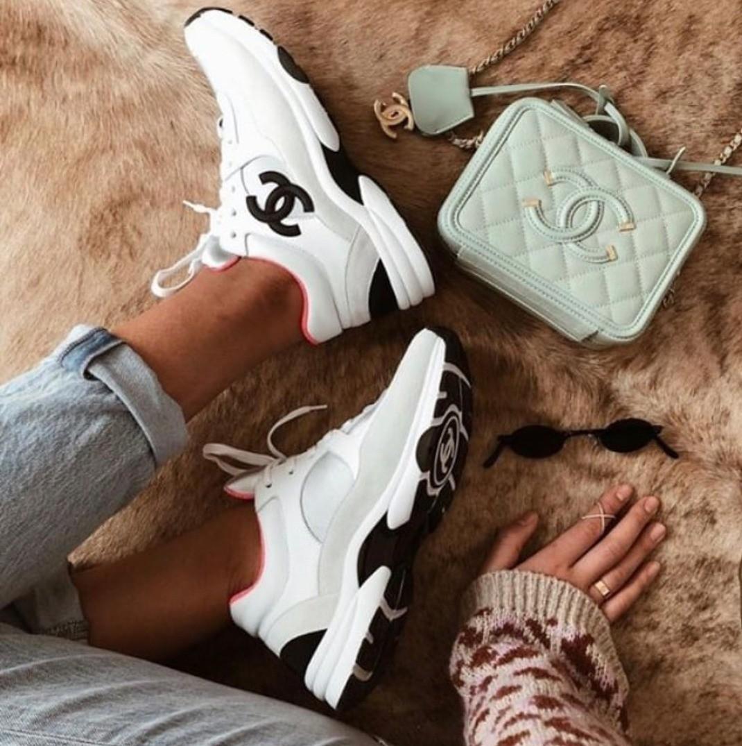Basket chanel femme noir et blanche best sale