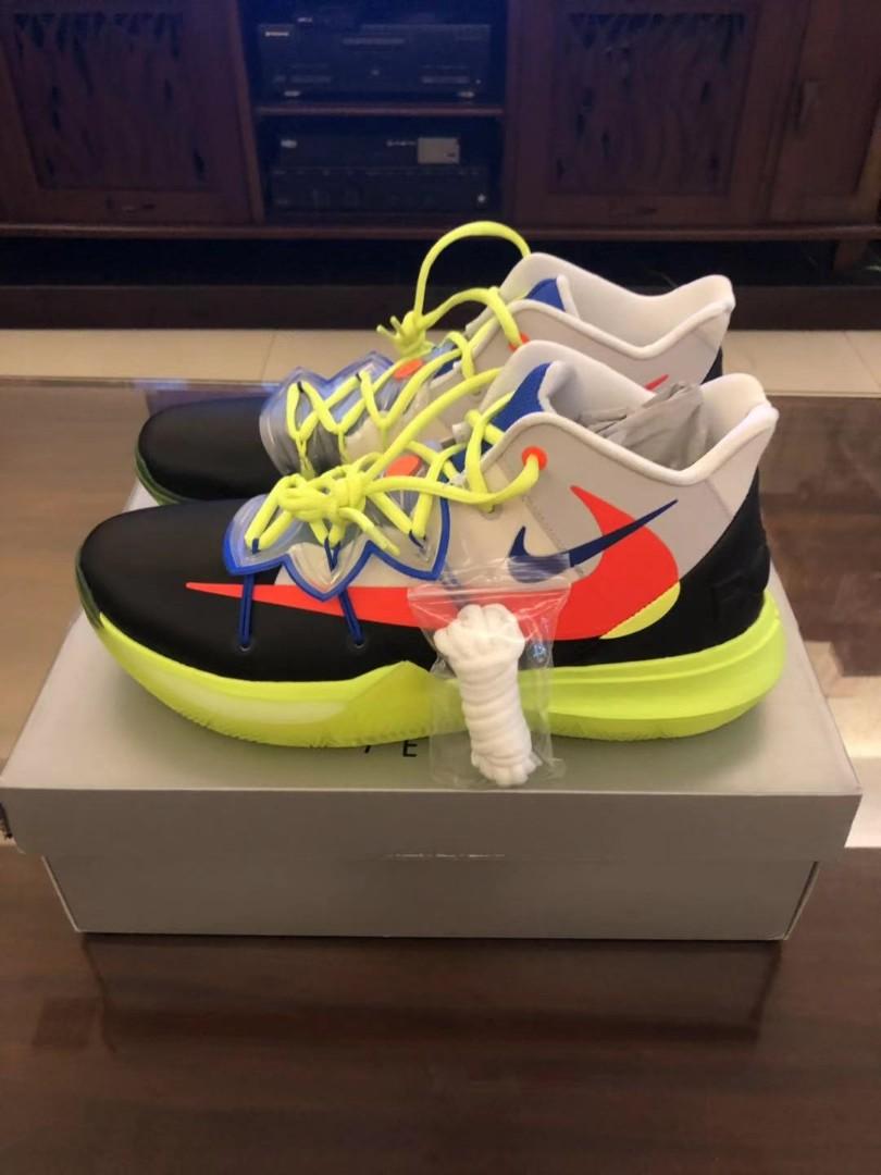 KYRIE 5 x SpongeBob CJ6950 800 Take another picture butler