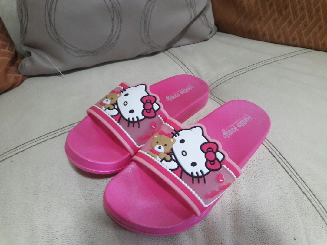 hello kitty slippers for adults