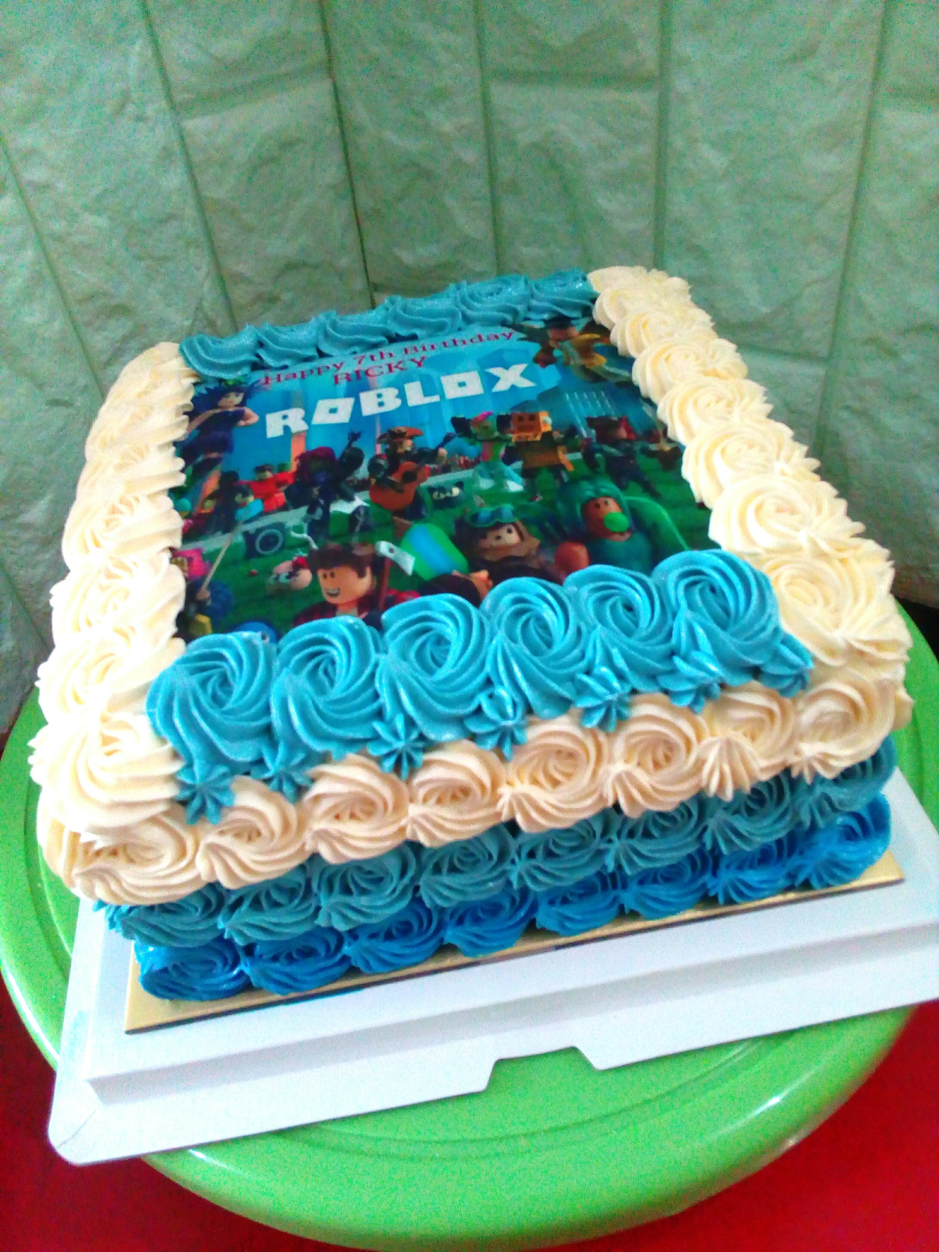 Roblox Blue Ombre Rosette Cake 7inch Square Food Drinks Baked Goods On Carousell - square roblox