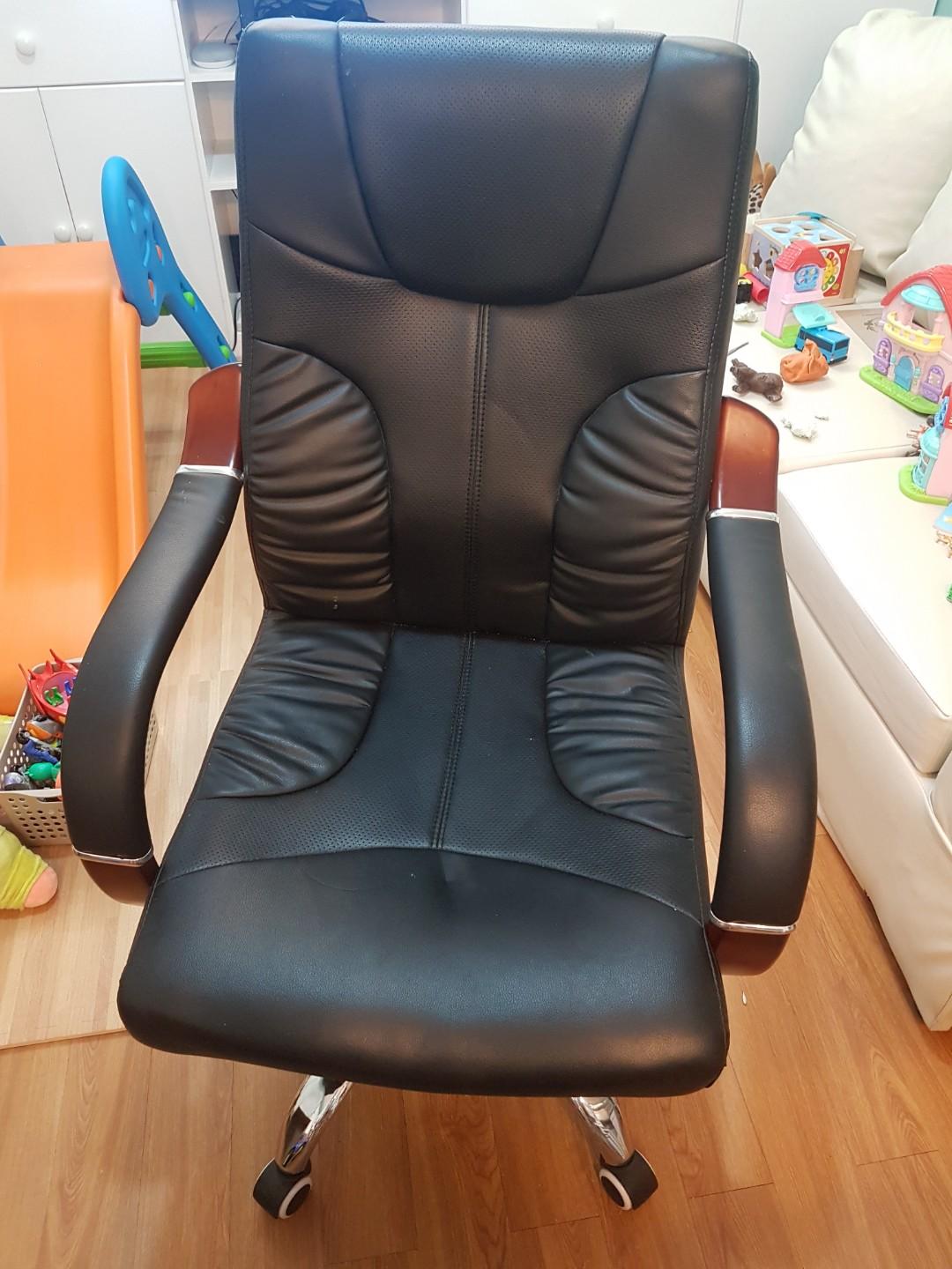 Second hand swivel 2025 chair
