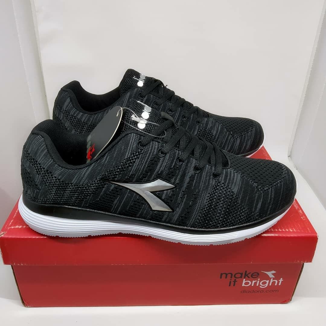 Sepatu Diadora Esto Pria Original Murah Fesyen Pria Sepatu Sneakers Di Carousell