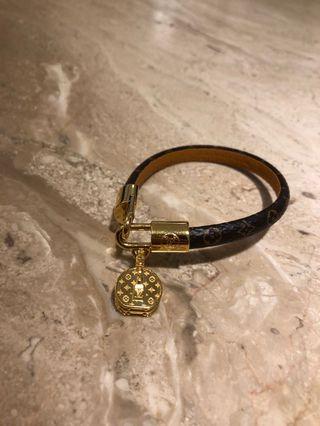LV 手環