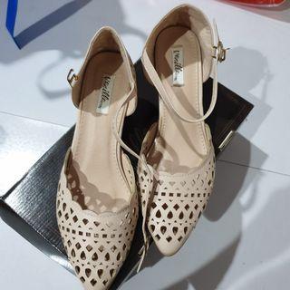 Sepatu Wanite Heels Kotak / Vanilla Heels