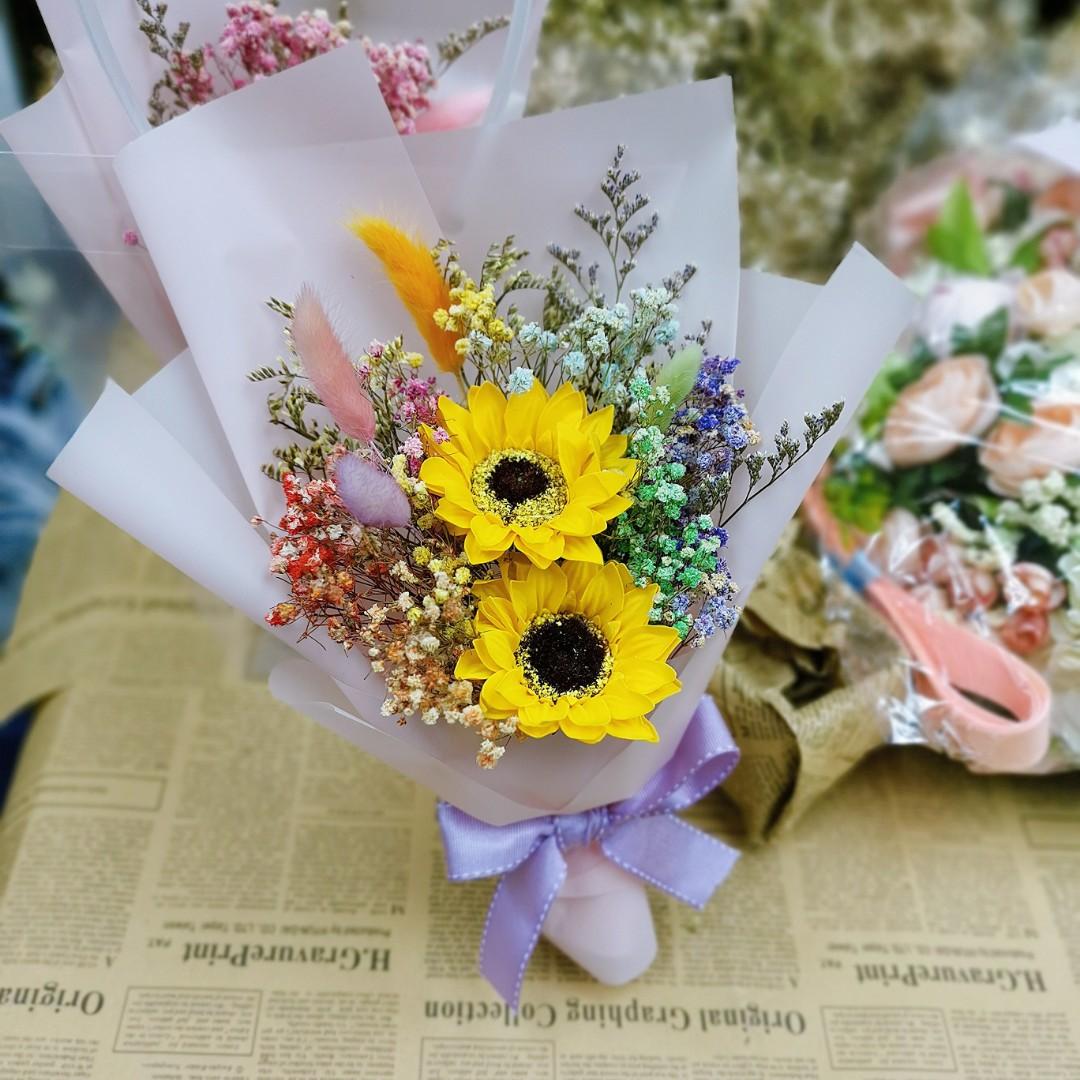 香皂向日葵 彩虹滿天星乾花花束粉紅色包裝紙細花束畢業花束洗禮花束情人節花束sumflower 網上訂花 興趣及遊戲 手作 自家設計 文具及工藝