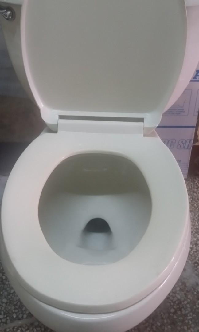 Toilet Bowl Set No Tank Cover 2 Sets On Carou Toilet Bowl Set No Tank Cover 2 Sets