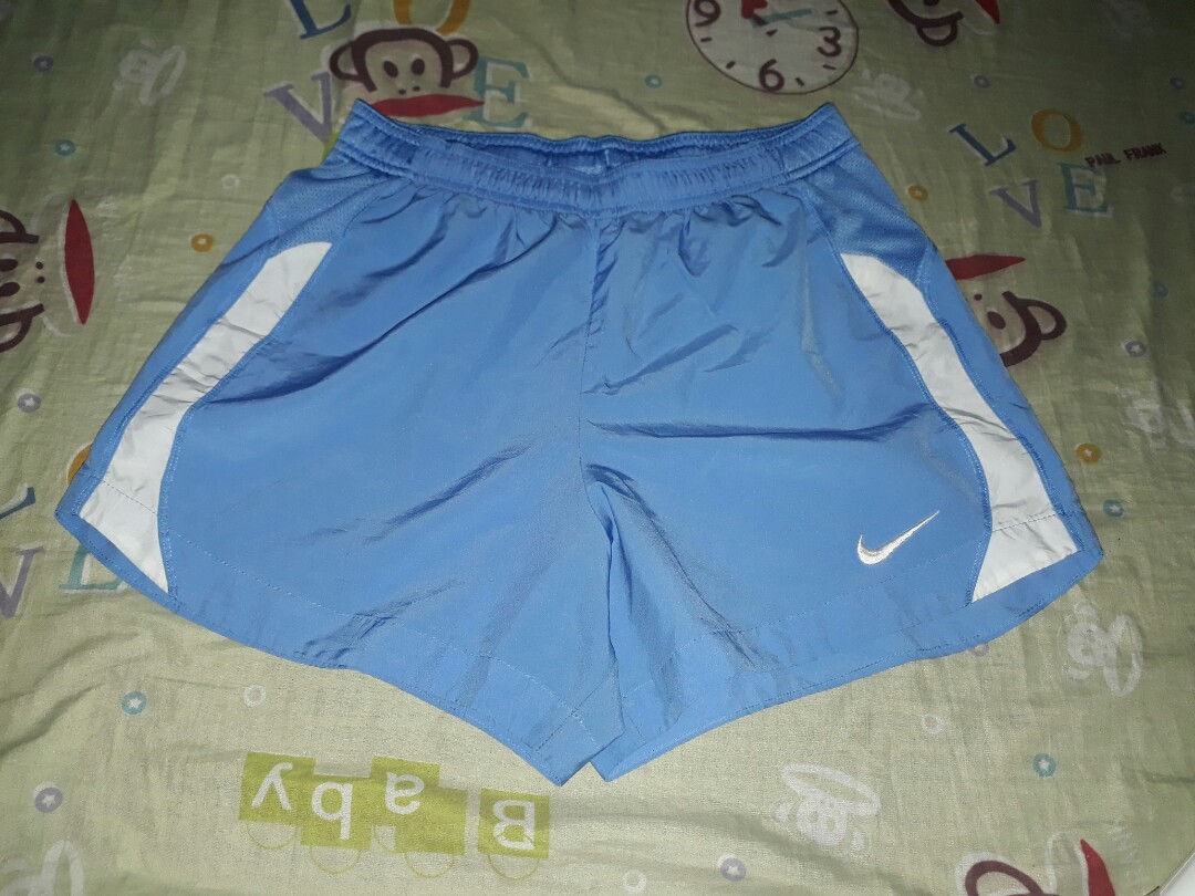 workout shorts women nike