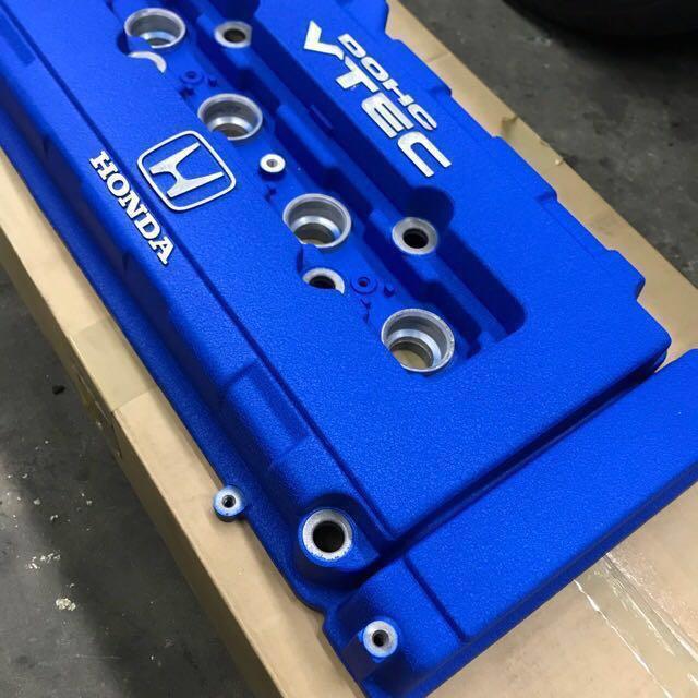 Wrinkle paint engine valve cover spray, Car Accessories on Carousell