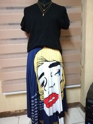 Portait Print Pleated Skirt