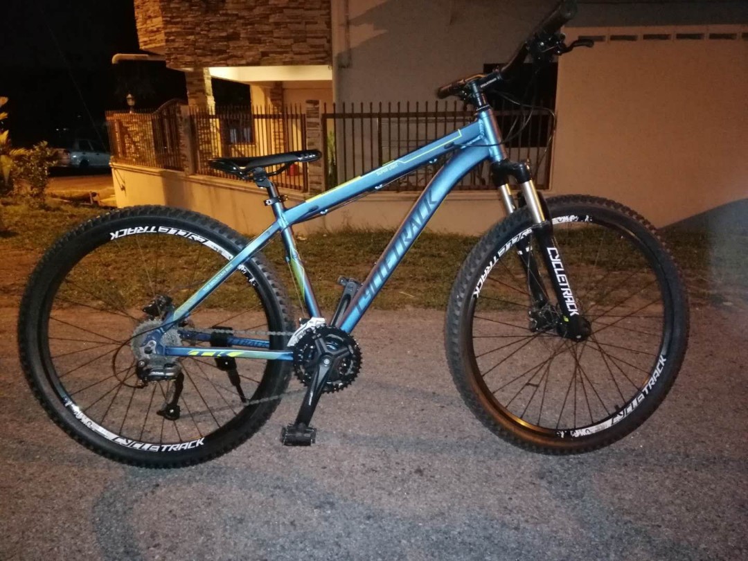 Cycle track mountain bike