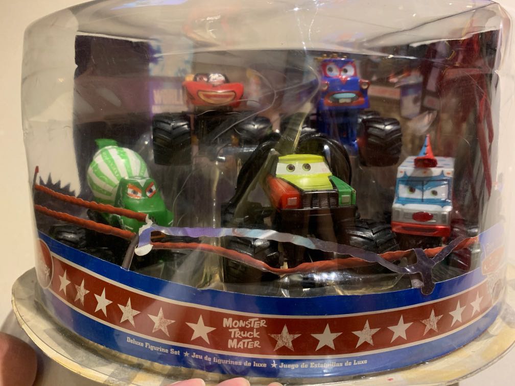 Monster truck mater hot sale deluxe figure set