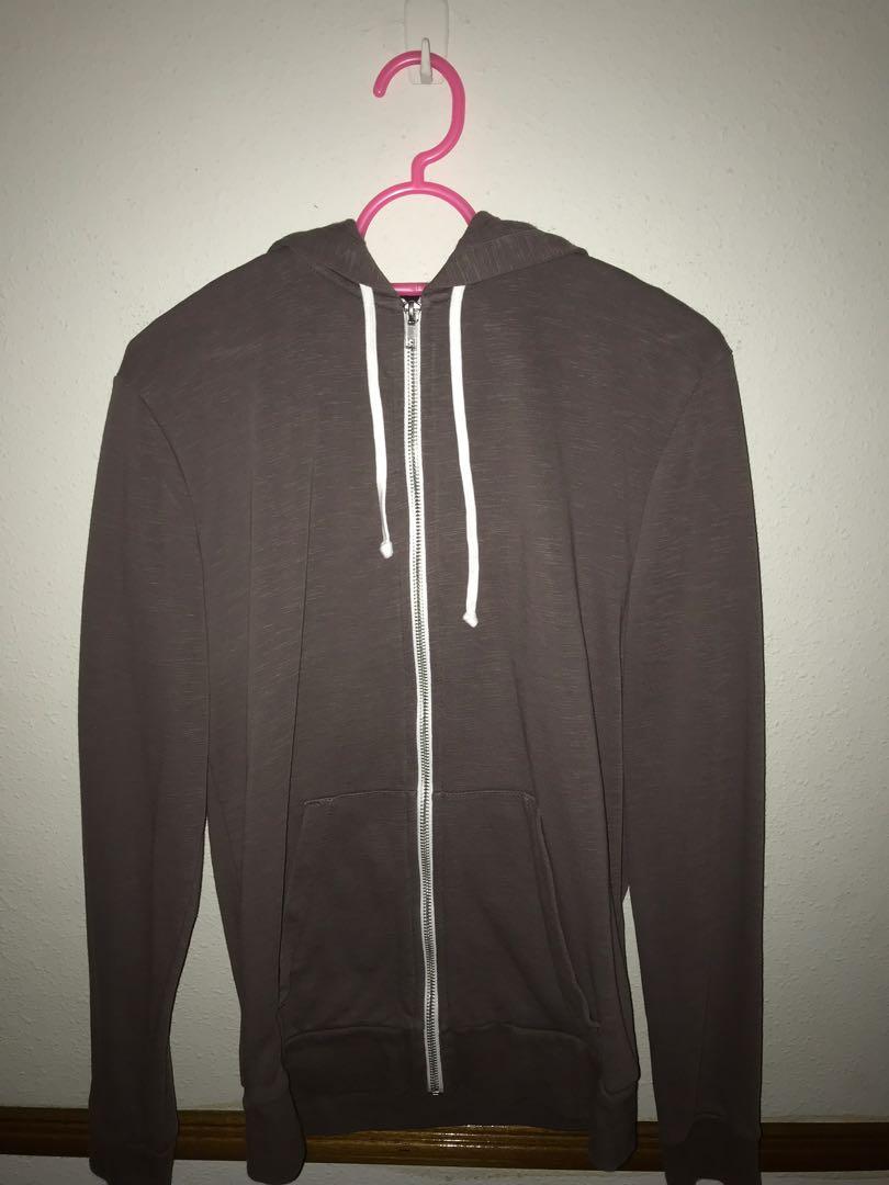 H&M basic sweather (Category: Coats, Jackets and Outerwear) located in Singapore. Submitted by mattuh (Listing ID 250834573, Image 1). Description: It is a lightly used reddish brown sweather from H&M. HMU for more details .