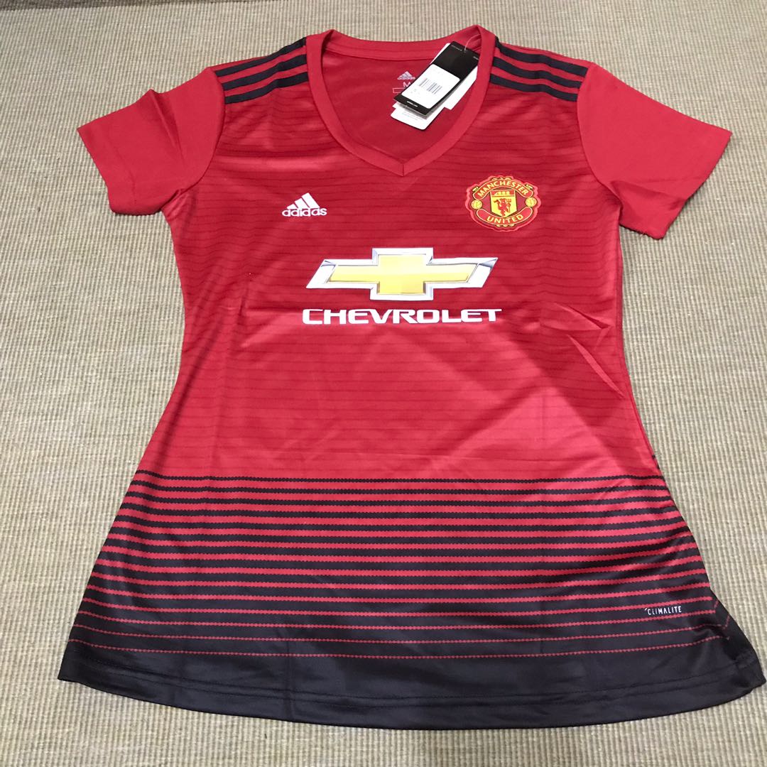 Womens pink manchester united jersey on sale